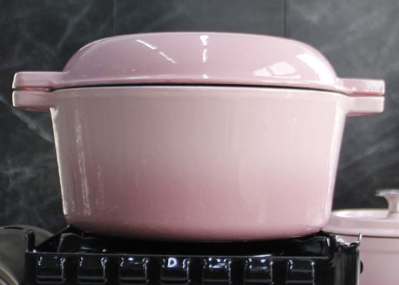 Roze Geëmailleerd Pre Gekruid Gietijzer Pan Lid And Dutch Oven 2 in 1