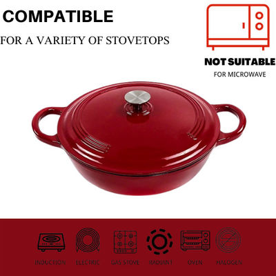 Rood gelast gietijzer ondiepe casserole met siliconen bestek sets