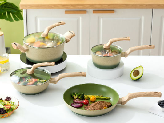 Het Lichtgewichtaluminium Cookware Vastgestelde 8Piece van BSCI met Houten Handvat