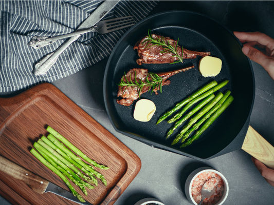 De veelzijdige Pan 8Inch niet van het Stokaluminium voor Inductie Cooktops